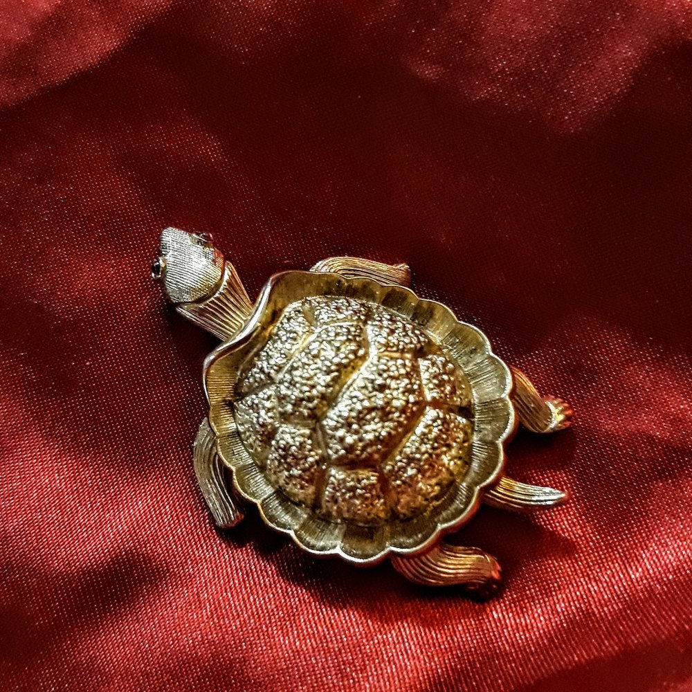 Vintage Crown Trifari Gold Turtle Brooch Ruby Eyes
